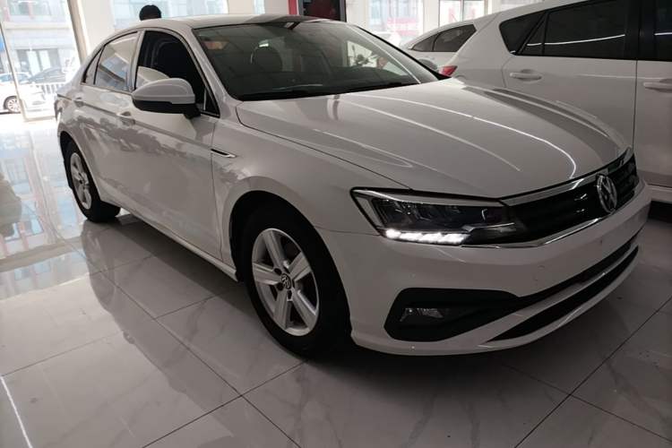 Used Volkswagen Lamando 2021 230TSI DSG Fashion Edition Front Right 45 Deg
