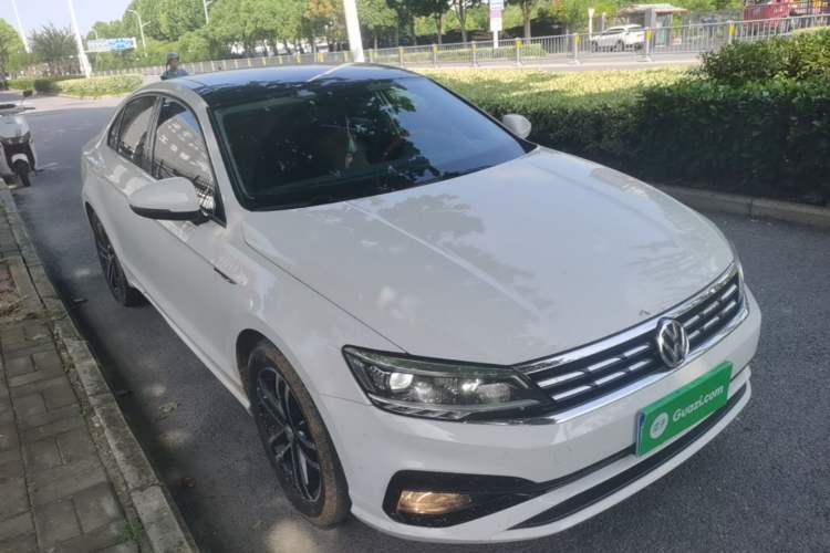 Used Volkswagen Lamando 2021 280TSI DSG Comfort Edition Front Right 45 Deg