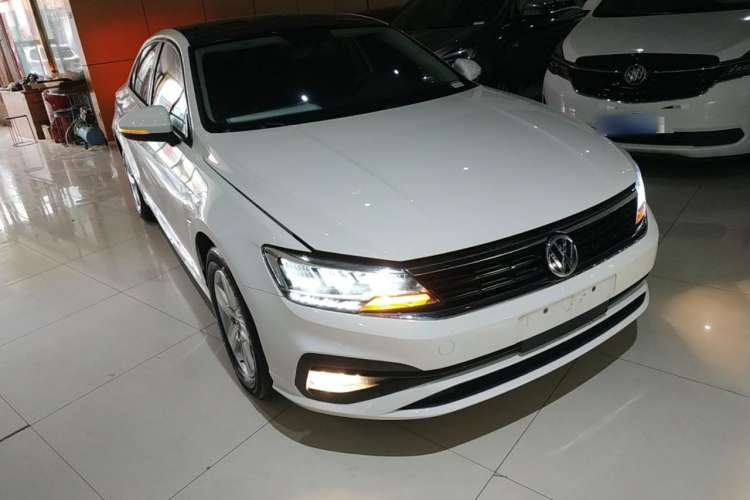 Used Volkswagen Lamando 2021 230TSI DSG Fashion Edition Front Right 45 Deg