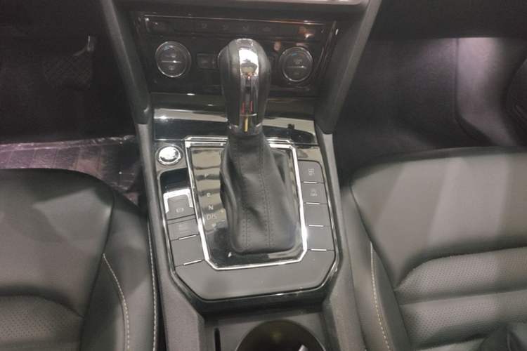Used Volkswagen Lamando 2021 280TSI DSG Comfort Edition Gear Lever