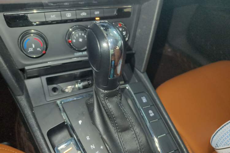 Used Volkswagen Lamando 2021 230TSI DSG Fashion Edition Gear Lever
