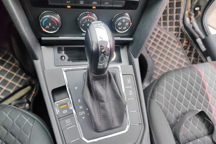 Used Volkswagen Lamando 2021 230TSI DSG Fashion Edition Gear Lever
