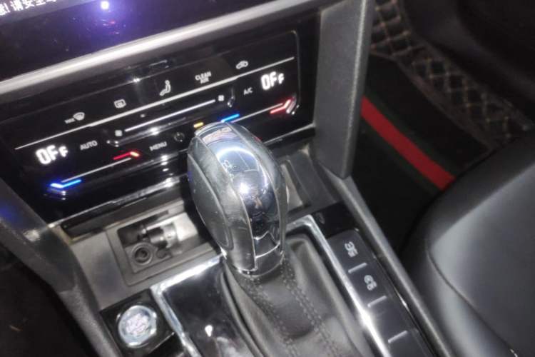 Used Volkswagen Lamando 2021 280TSI DSG Luxury Phantom Edition Gear Lever