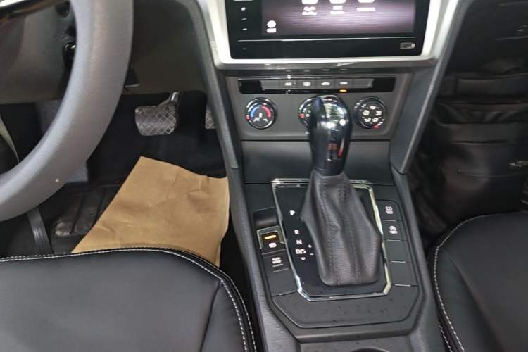 Used Volkswagen Lamando 2021 230TSI DSG Fashion Edition Gear Lever