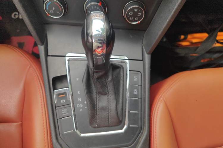 Used Volkswagen Lamando 2021 230TSI DSG Fashion Edition Gear Lever