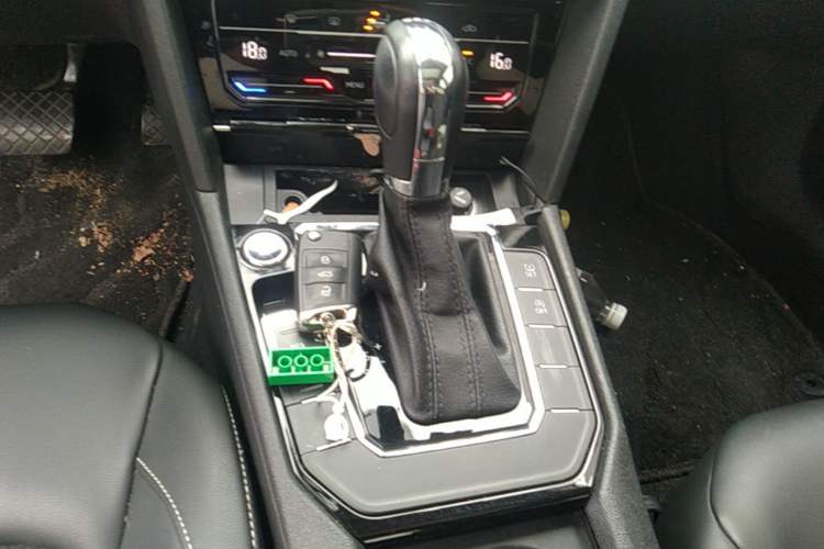 Used Volkswagen Lamando 2021 280TSI DSG Comfort Edition Gear Lever