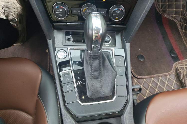 Used Volkswagen Lamando 2021 280TSI DSG Comfort Edition Gear Lever