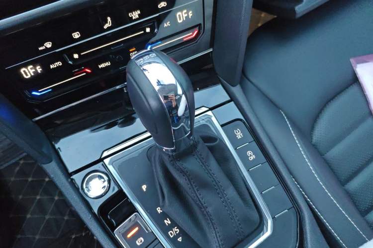 Used Volkswagen Lamando 2021 280TSI DSG Comfort Edition Gear Lever