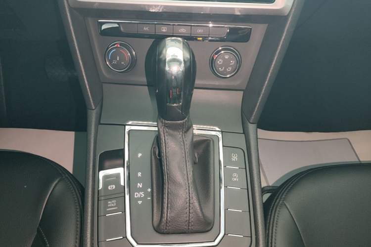 Used Volkswagen Lamando 2021 230TSI DSG Fashion Edition Gear Lever