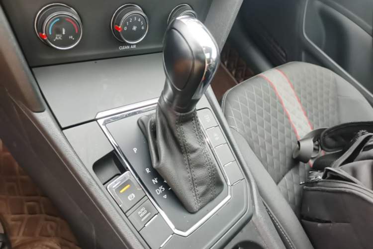 Used Volkswagen Lamando 2021 230TSI DSG Fashion Edition Gear Lever
