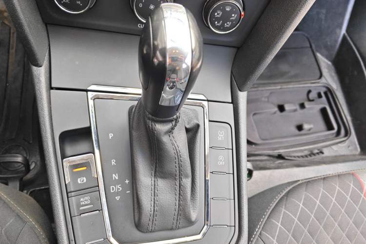 Used Volkswagen Lamando 2021 230TSI DSG Fashion Edition Gear Lever
