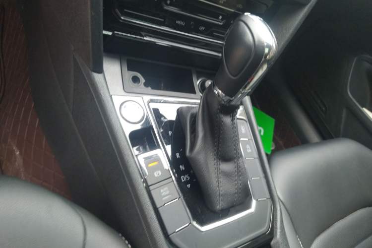 Used Volkswagen Lamando 2021 280TSI DSG Comfort Edition Gear Lever