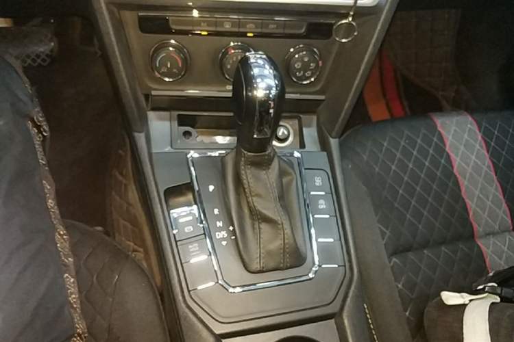 Used Volkswagen Lamando 2021 230TSI DSG Fashion Edition Gear Lever