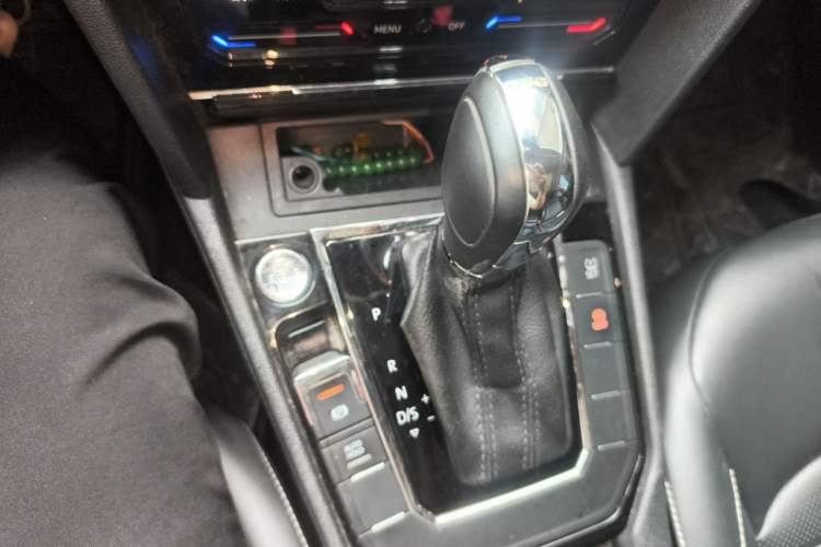 Used Volkswagen Lamando 2021 280TSI DSG Comfort Edition Gear Lever