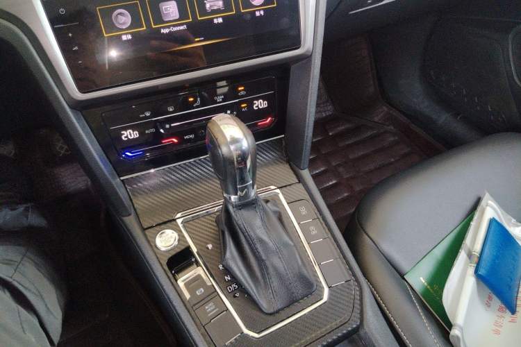 Used Volkswagen Lamando 2021 280TSI DSG Comfort Edition Gear Lever