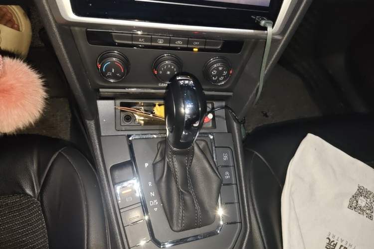 Used Volkswagen Lamando 2021 230TSI DSG Fashion Edition Gear Lever