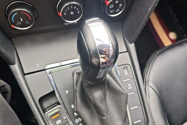 Used Volkswagen Lamando 2021 230TSI DSG Fashion Edition Gear Lever