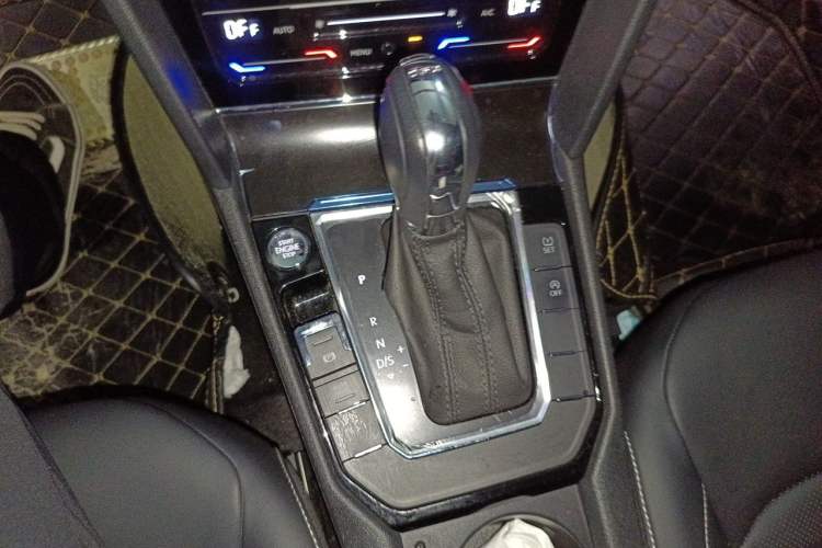 Used Volkswagen Lamando 2021 280TSI DSG Comfort Edition Gear Lever