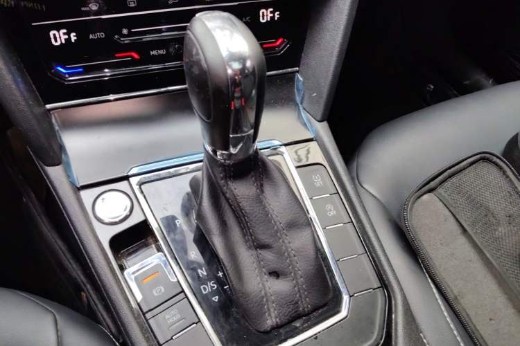 Used Volkswagen Lamando 2021 280TSI DSG Comfort Edition Gear Lever