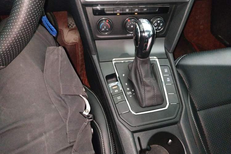 Used Volkswagen Lamando 2021 230TSI DSG Fashion Edition Gear Lever