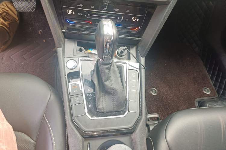 Used Volkswagen Lamando 2021 280TSI DSG Comfort Edition Gear Lever