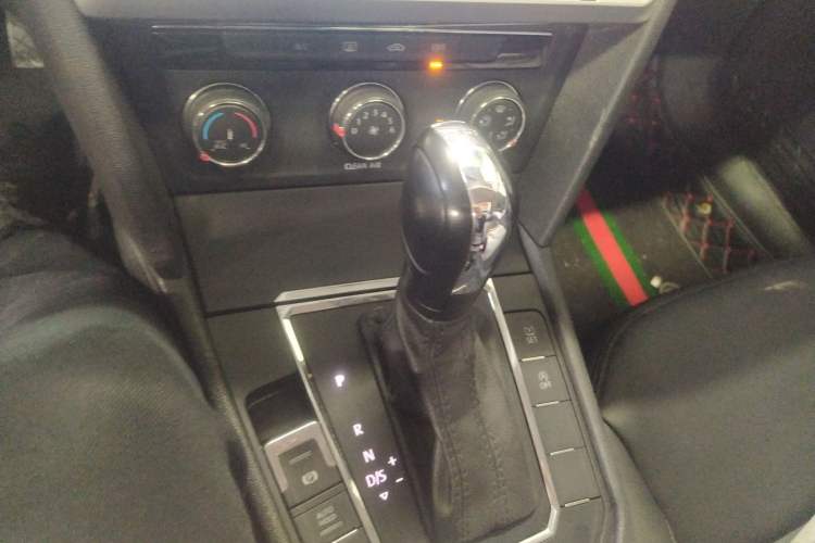 Used Volkswagen Lamando 2021 230TSI DSG Fashion Edition Gear Lever