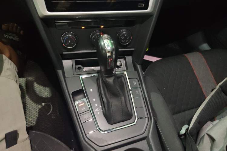 Used Volkswagen Lamando 2021 230TSI DSG Fashion Edition Gear Lever