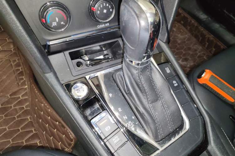 Used Volkswagen Lamando 2021 280TSI DSG Comfort Edition Gear Lever
