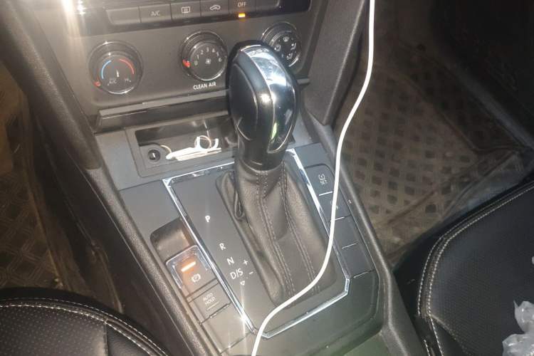 Used Volkswagen Lamando 2021 230TSI DSG Fashion Edition Gear Lever