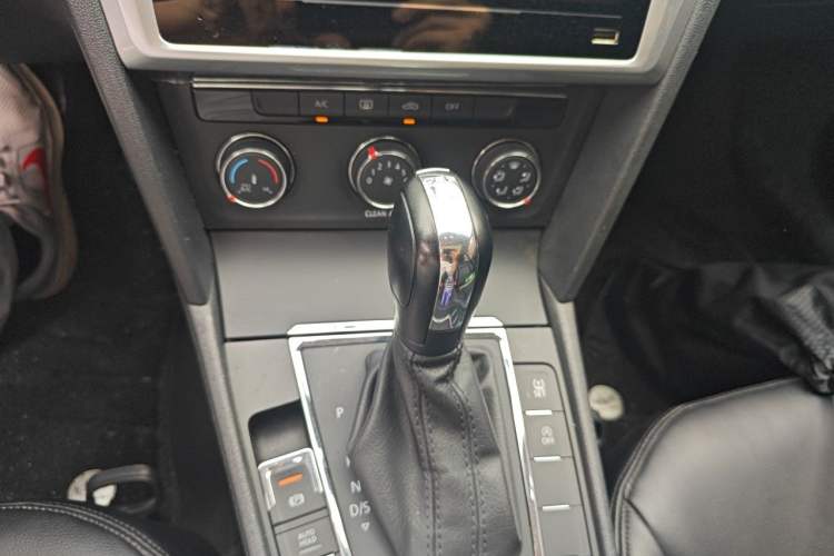 Used Volkswagen Lamando 2021 230TSI DSG Fashion Edition Gear Lever