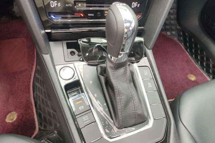 Used Volkswagen Lamando 2021 280TSI DSG Comfort Edition Gear Lever