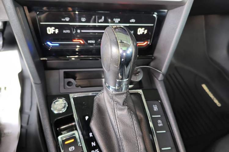 Used Volkswagen Lamando 2021 280TSI DSG Comfort Edition Gear Lever