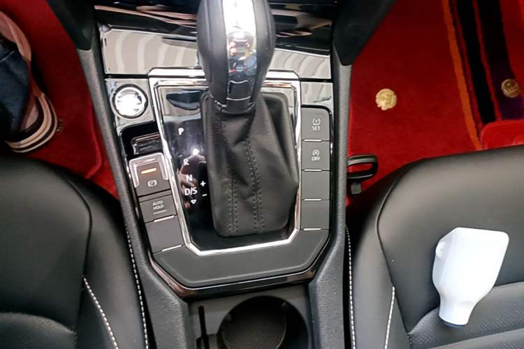 Used Volkswagen Lamando 2021 Facelift 280TSI DSG Comfort Edition (Manual Air Conditioning) Gear Lever