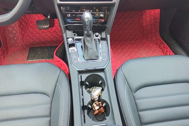 Used Volkswagen Lamando 2021 280TSI DSG Comfort Edition Gear Lever