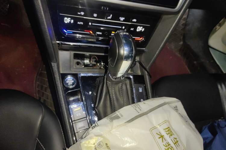 Used Volkswagen Lamando 2021 280TSI DSG Comfort Edition Gear Lever