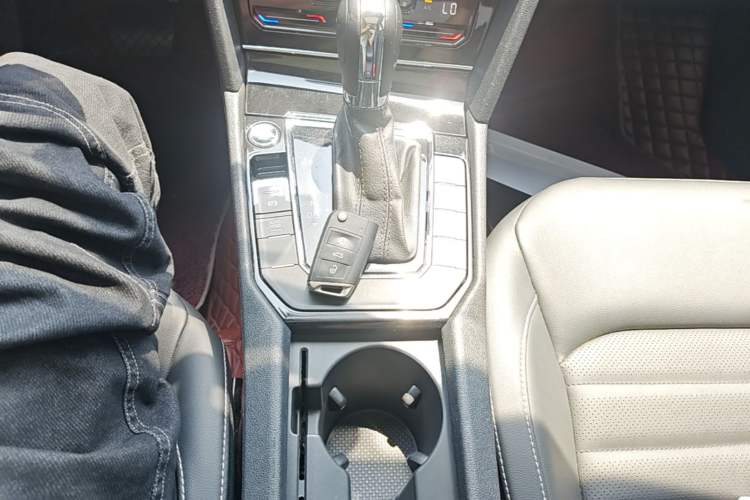 Used Volkswagen Lamando 2021 280TSI DSG Comfort Edition Gear Lever