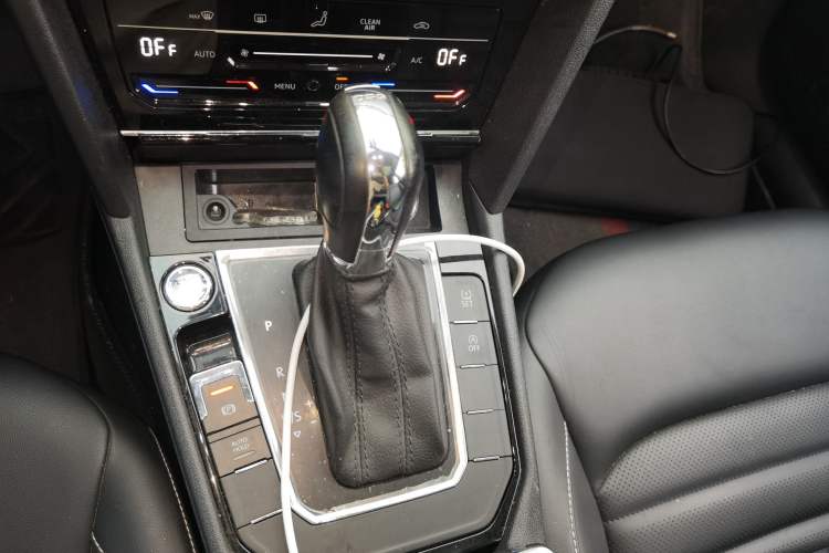 Used Volkswagen Lamando 2021 280TSI DSG Comfort Edition Gear Lever