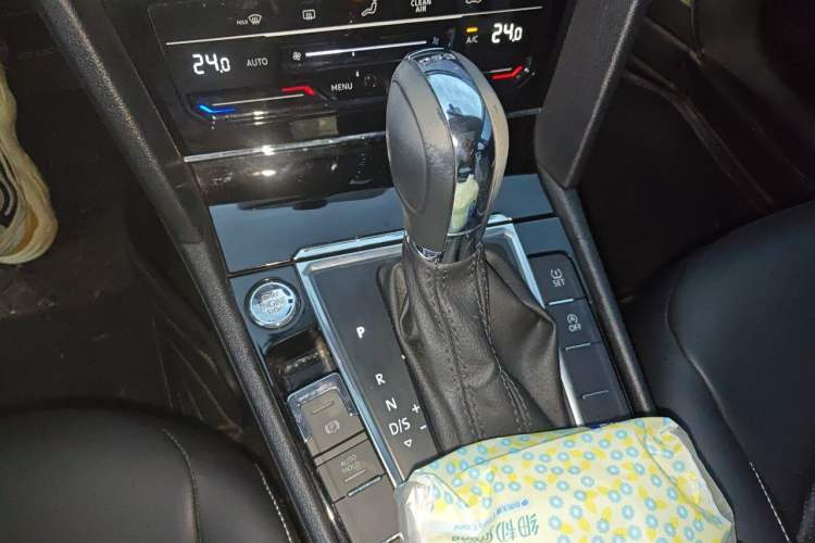 Used Volkswagen Lamando 2021 280TSI DSG Comfort Edition Gear Lever
