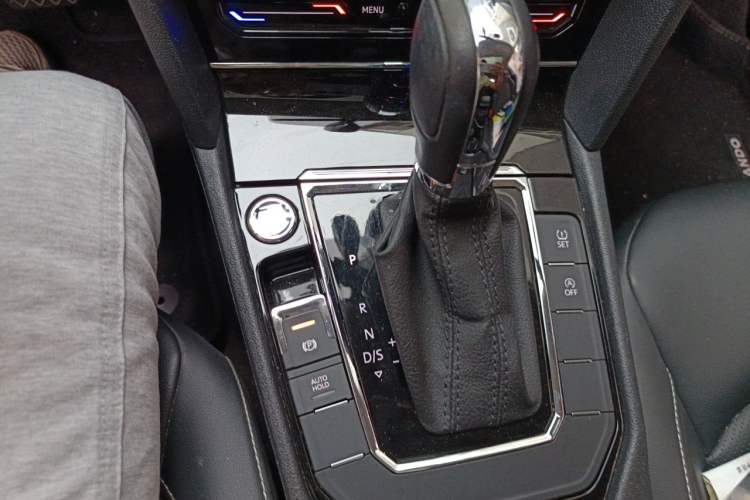 Used Volkswagen Lamando 2021 280TSI DSG Comfort Edition Gear Lever
