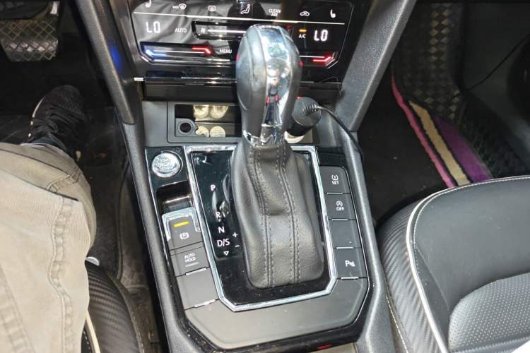 Used Volkswagen Lamando 2021 280TSI DSG Luxury Phantom Edition Gear Lever