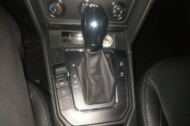 Used Volkswagen Lamando 2021 230TSI DSG Fashion Edition Gear Lever