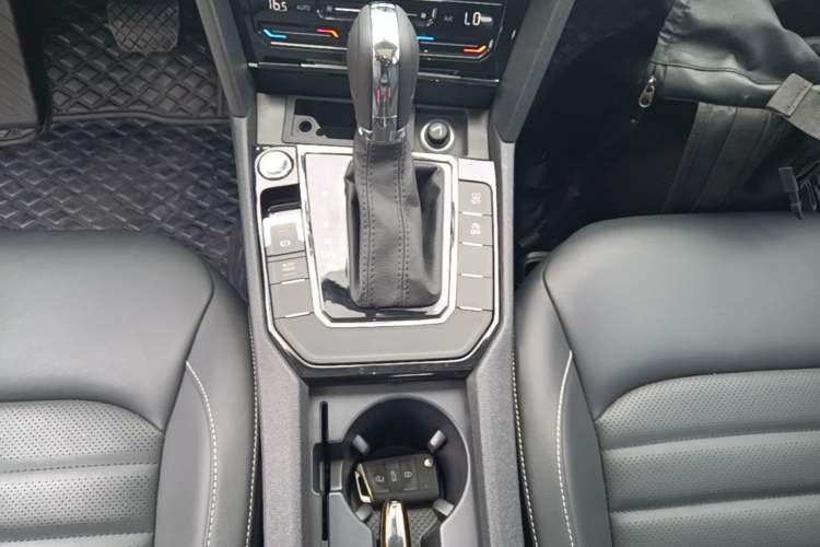 Used Volkswagen Lamando 2021 280TSI DSG Comfort Edition Gear Lever
