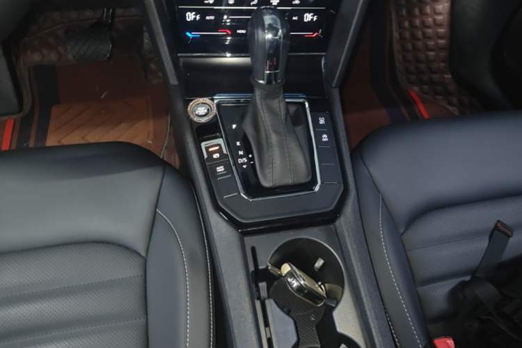 Used Volkswagen Lamando 2021 280TSI DSG Comfort Edition Gear Lever
