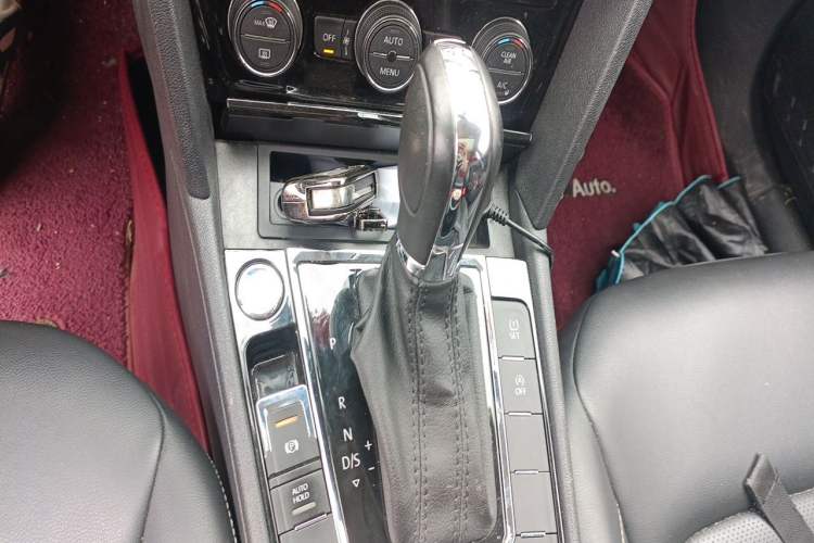 Used Volkswagen Lamando 2021 280TSI DSG Comfort Edition Gear Lever