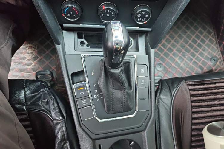 Used Volkswagen Lamando 2021 230TSI DSG Fashion Edition Gear Lever