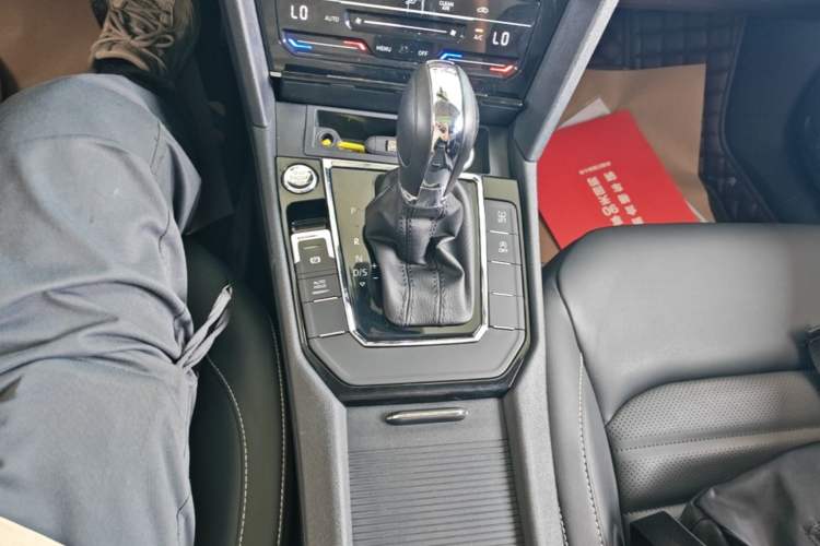 Used Volkswagen Lamando 2021 280TSI DSG Comfort Edition Gear Lever