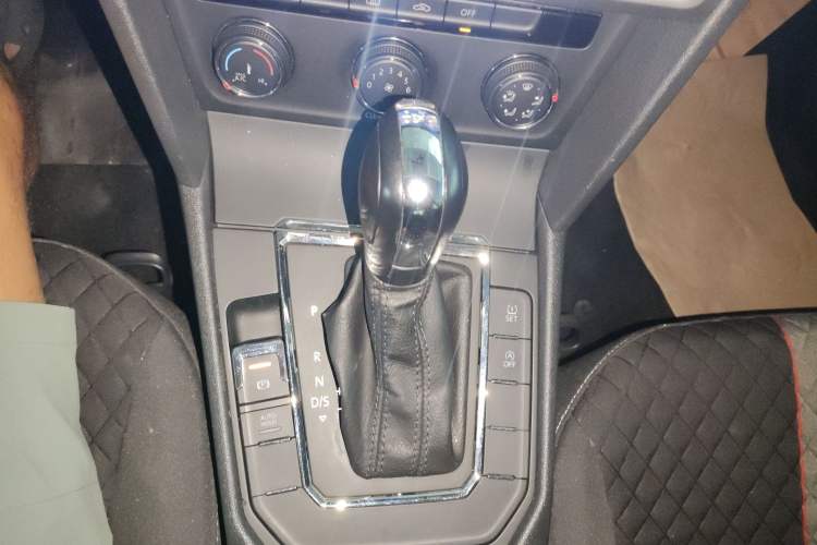 Used Volkswagen Lamando 2021 230TSI DSG Fashion Edition Gear Lever
