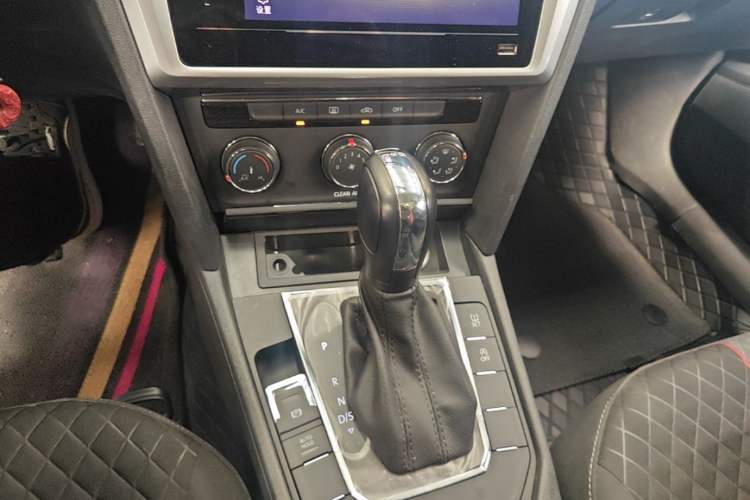 Used Volkswagen Lamando 2021 230TSI DSG Fashion Edition Gear Lever