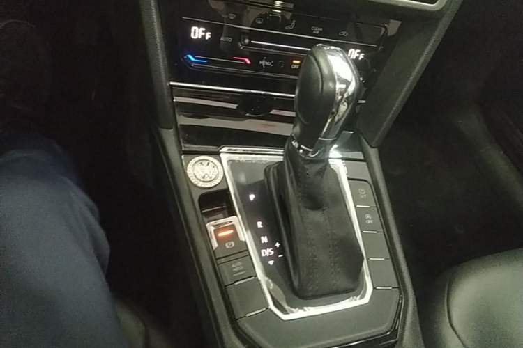 Used Volkswagen Lamando 2021 280TSI DSG Luxury Phantom Edition Gear Lever
