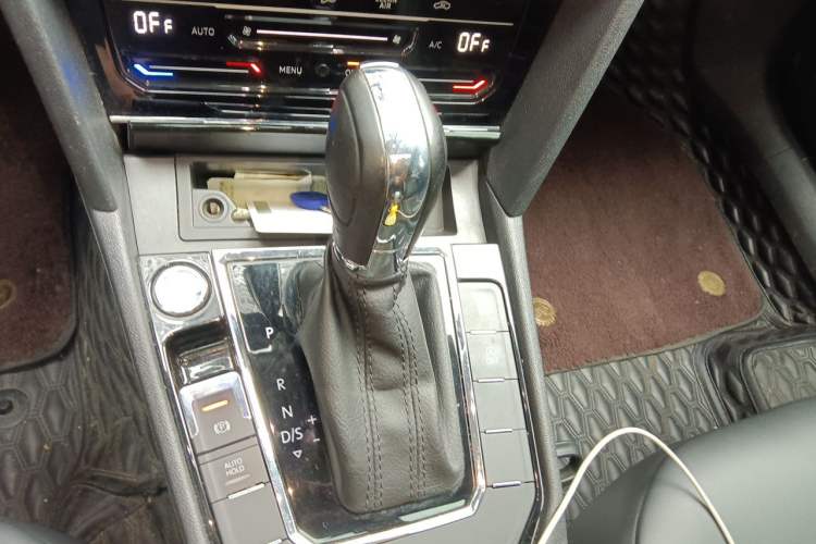 Used Volkswagen Lamando 2021 280TSI DSG Comfort Edition Gear Lever
